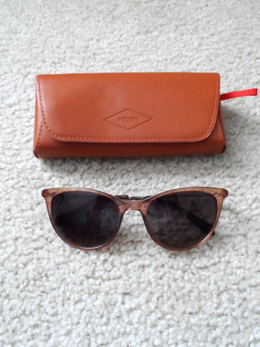 Fossil FOS 3127/S- stylish, women's designer sunglass model. Polarized .+ case.